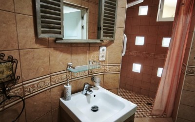 Chalet con apartamento de invitados, piscina y amplias zonas exteriores en Santa Clara, Altea